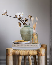 Load image into Gallery viewer, Circa Cotton Flower & Freesia Diffuser